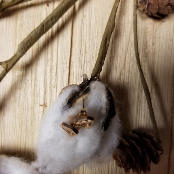 💎💎💎Beautiful Stainless Steel Diamond shape earrings in ROSE GOLD 💎💎💎 - Picture 9 of 9